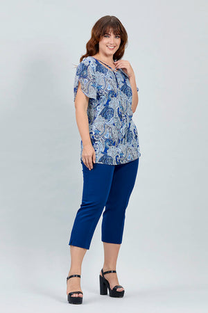 CONJUNTO PLUS DE BLUSA ESTAMPADA Y PANTALÓN RECTO AZUL