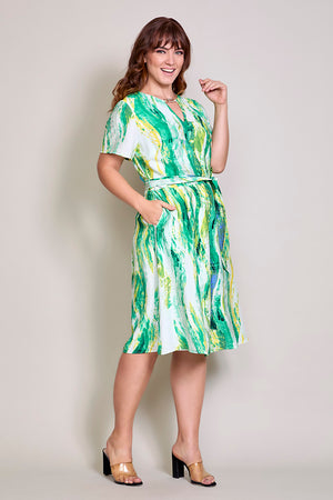 Vestido plus casual color verde con detalle al cuello