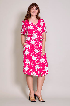 Vestido plus color fiusha manga corta con estampado