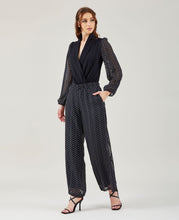Cargar imagen en el visor de la galería, Conjunto de pantiblusa negra y pantalón a lunares