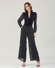 Cargar imagen en el visor de la galería, Conjunto de pantiblusa negra y pantalón a lunares