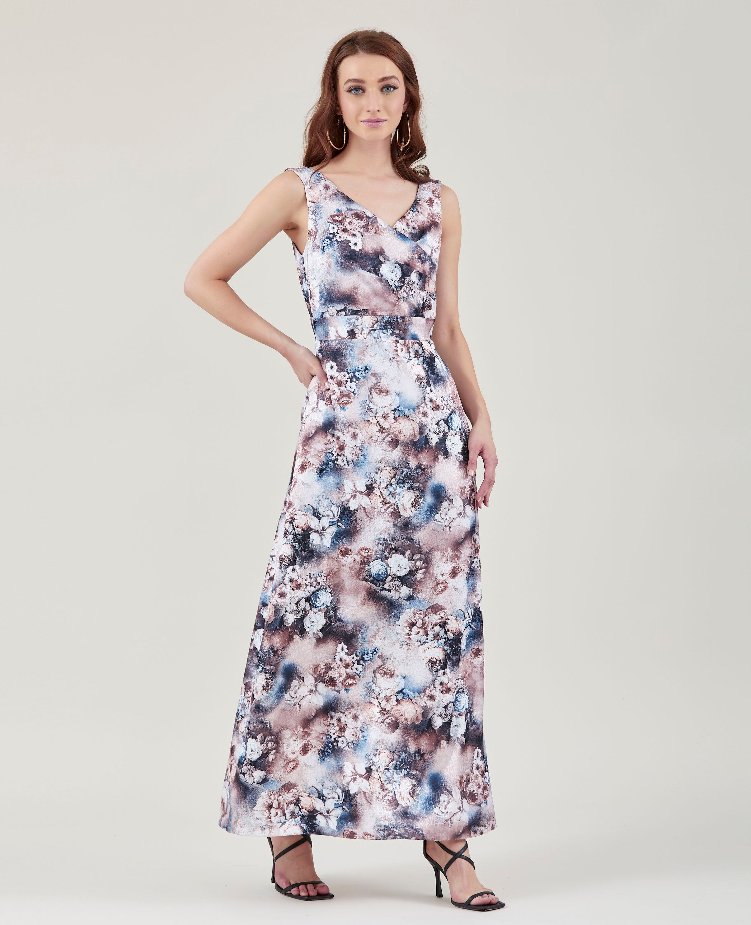 Maxi vestido elegante con estampado floral