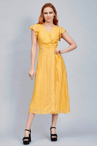 VESTIDO MIDI COLOR AMARILLO CON MANGA CAMPANA