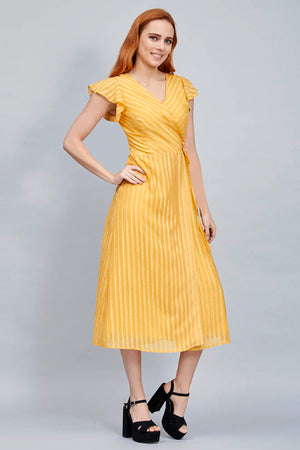 VESTIDO MIDI COLOR AMARILLO CON MANGA CAMPANA