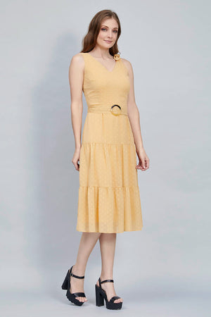 VESTIDO CORTO CASUAL COLOR BEIGE CON FALDA MIDI