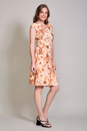 Vestido color cobre con estampado sin manga