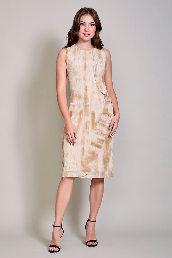 Vestido elegante color arena con olan sin manga