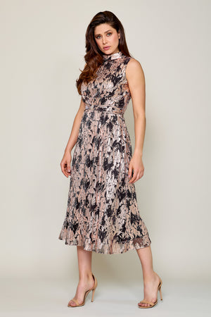 Vestido elegante estampado rosa cuello alto sin manga