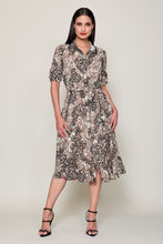 Cargar imagen en el visor de la galería, Vestido casual con estampado print color café con botones
