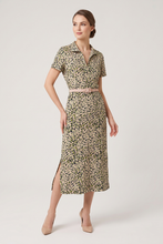 Cargar imagen en el visor de la galería, Vestido casual con estampado print y cuello sport