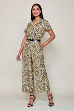 Cargar imagen en el visor de la galería, Jumpsuit casual con estampado print y cuello sport