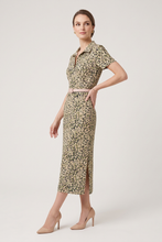 Cargar imagen en el visor de la galería, Vestido casual con estampado print y cuello sport