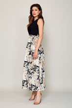 Cargar imagen en el visor de la galería, Maxi vestido elegante color negro con falda estampada