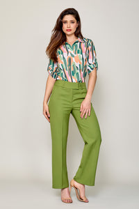Conjunto de blusa camisera estampada con pantalón verde