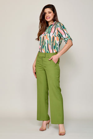 Conjunto de blusa camisera estampada con pantalón verde