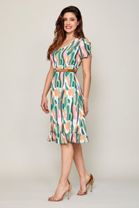 Vestido corto casual con estampado multicolor y cinturón