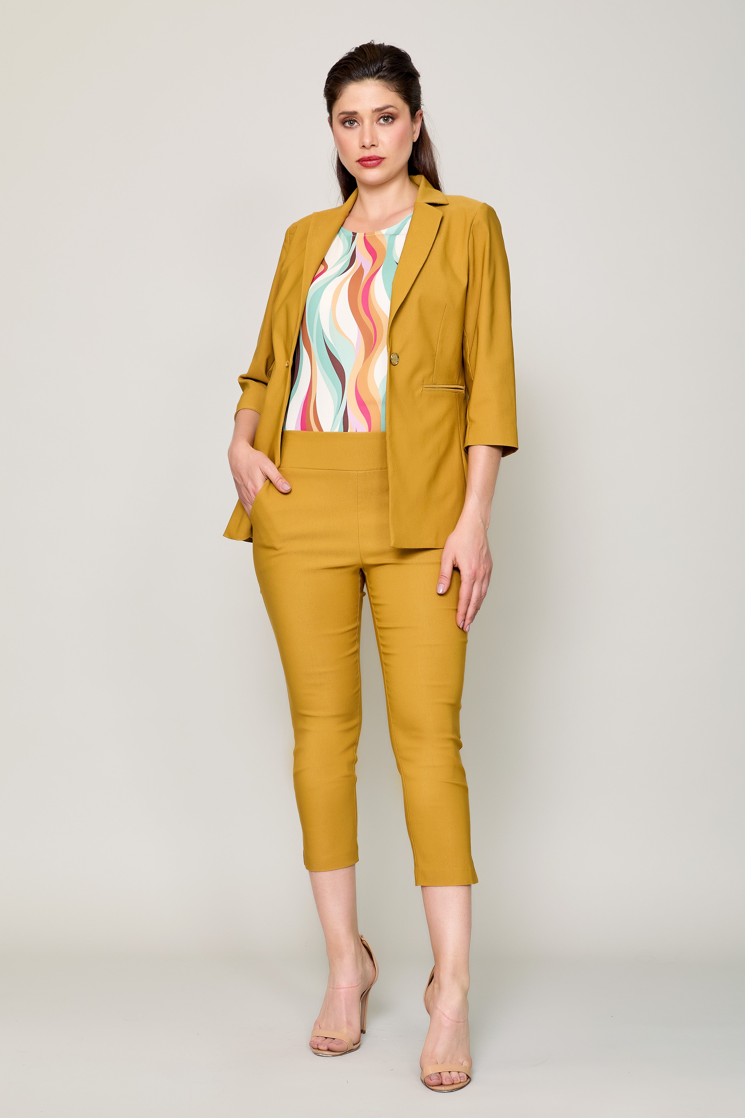 Conjunto de blusa estampada con saco y pantalón corto