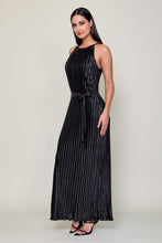 Cargar imagen en el visor de la galería, Vestido de fiesta plizado color negro sin manga