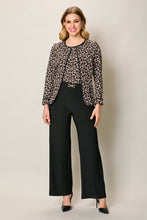 Cargar imagen en el visor de la galería, Conjunto estampado print de blusa con saco y pantalón negro