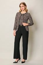Cargar imagen en el visor de la galería, Conjunto estampado print de blusa con saco y pantalón negro