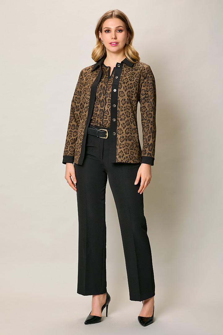 Conjunto estampado de blusa con saco, cinturón y pantalón