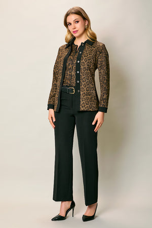 Conjunto estampado de blusa con saco, cinturón y pantalón