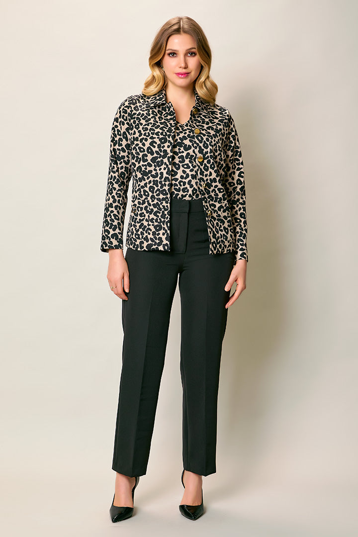 Conjunto estampado de blusa con saco y pantalón negro