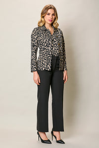 Conjunto estampado de blusa con saco y pantalón negro