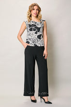 Cargar imagen en el visor de la galería, Conjunto de blusa negra estampada con pantalón amplio