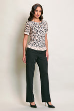 Cargar imagen en el visor de la galería, Conjunto de blusa estampada color rosa con pantalón