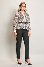Cargar imagen en el visor de la galería, Conjunto elegante con camisa estampada y pantalón