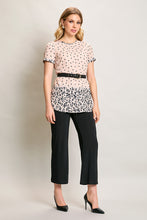 Cargar imagen en el visor de la galería, Conjunto de blusa estampada color rosa con pantalón