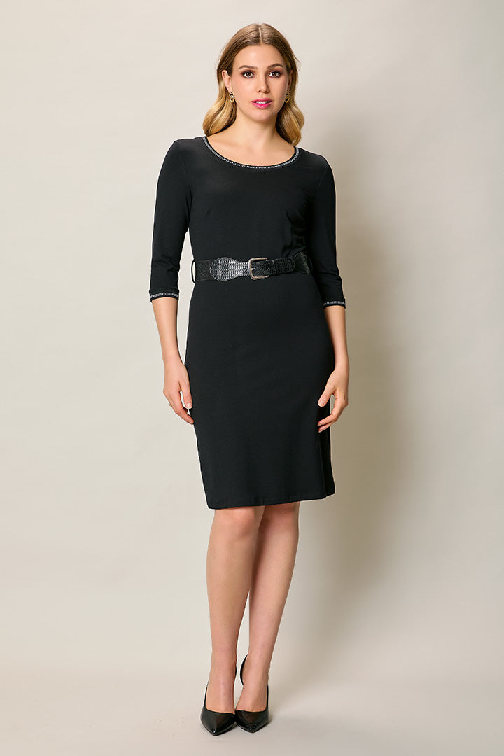 Vestido elegante negro cuello redondo con cinturón