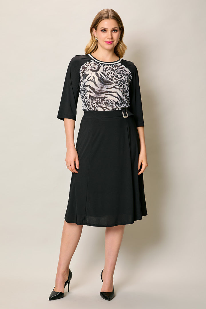 Conjunto elegante de blusa estampada y falda negra