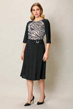 Cargar imagen en el visor de la galería, Conjunto elegante de blusa estampada y falda negra