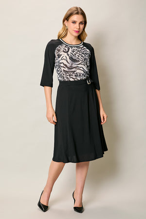 Conjunto elegante de blusa estampada y falda negra