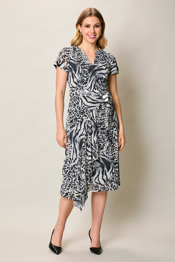 Vestido casual estampado corte sesgado cuello V