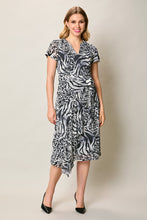 Cargar imagen en el visor de la galería, Vestido casual estampado corte sesgado cuello V