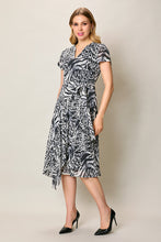 Cargar imagen en el visor de la galería, Vestido casual estampado corte sesgado cuello V