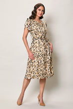 Cargar imagen en el visor de la galería, Vestido casual animal print con manga cup