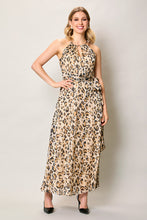 Cargar imagen en el visor de la galería, Maxi vestido tipo halter con estampado animal print