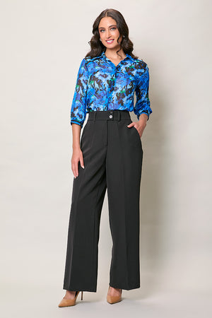 Conjunto de blusa estampada color azul con pantalón amplio