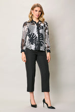 Cargar imagen en el visor de la galería, Conjunto de blusa estampada color negro con pantatón