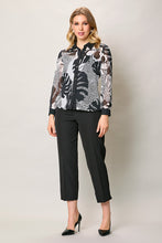 Cargar imagen en el visor de la galería, Conjunto de blusa estampada color negro con pantatón
