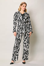 Cargar imagen en el visor de la galería, Conjunto tres piezas casual estampado color negro