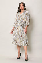 Cargar imagen en el visor de la galería, Vestido estampado manga 3/4 y cuello V color café