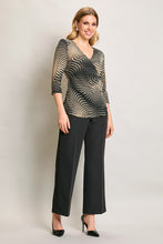 Cargar imagen en el visor de la galería, Conjunto color negro con blusa estampada y pantalón