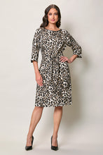 Cargar imagen en el visor de la galería, Vestido casual animal print manga 3/4 con cinturón