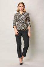 Cargar imagen en el visor de la galería, Conjunto elegante camisa estampada y pantalón negro