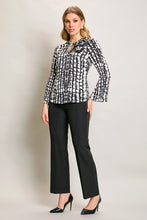 Cargar imagen en el visor de la galería, Conjunto color negro con blusa manga larga y pantalón